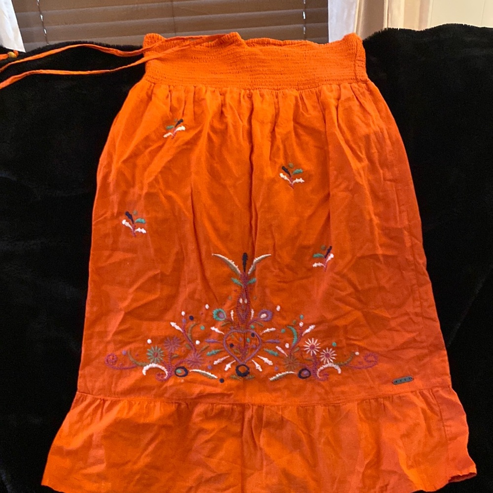 Cute Roxy strapless dress great for summer light weight.